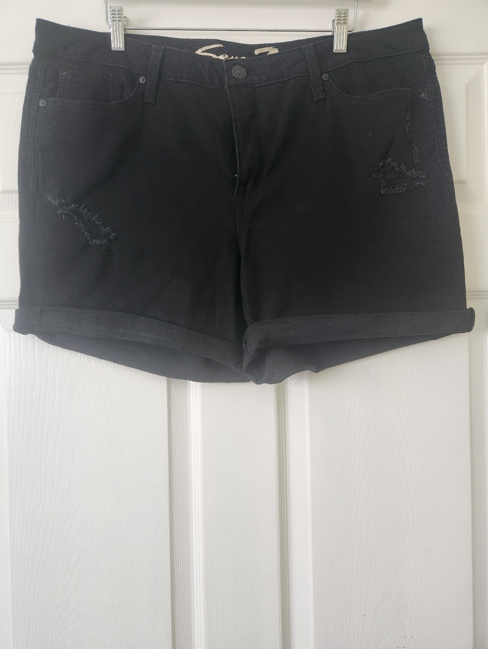 Seven7 Black Rolled Hem Distressed Denim Shorts - Women' 18
